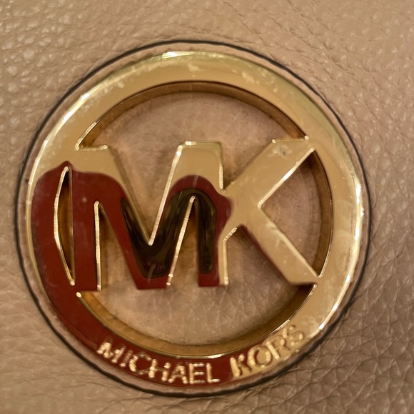 Micheal Kors wrislett - Picture 2 of 3